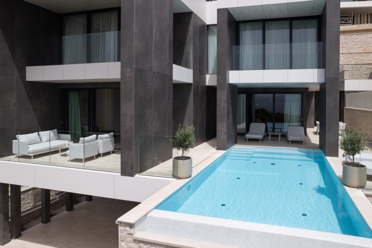 Luksuzna vila s bazenom, 70 m od mora, Brela