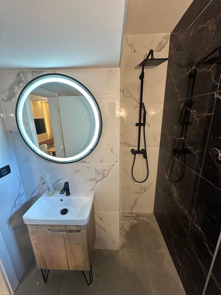 Ekskluzivan, potpuno opremljen stan u staroj gradskoj jezgri Makarske, 46 m²