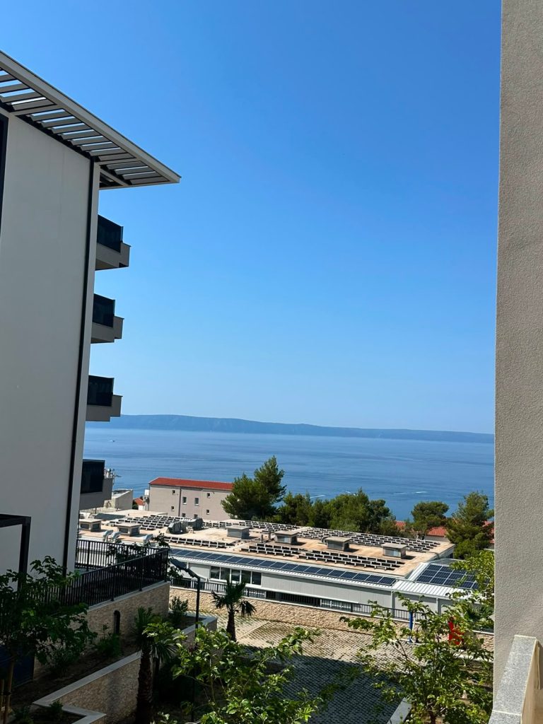 PRILIKA! Dvosoban stan u novogradnji – Makarska, zapadni dio grada – useljiv odmah!